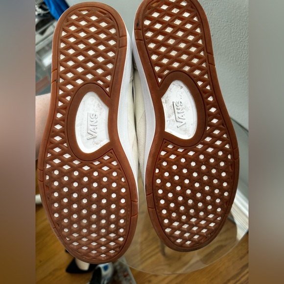 Vans - Picture 6 of 6